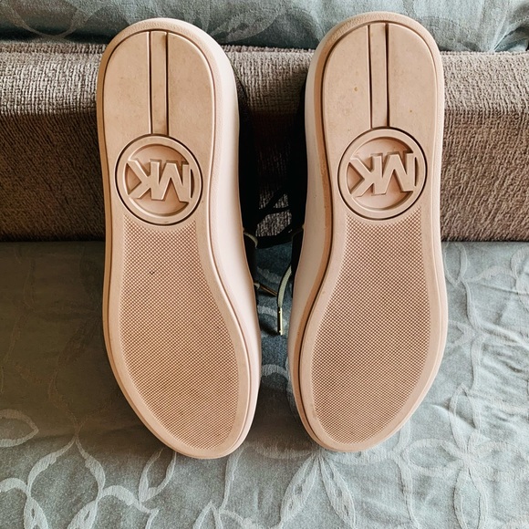 Michael Kors Signature Lace-up Sneaker - Picture 5 of 6